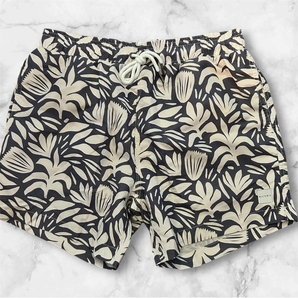 Allfenix men’s leave print swim shorts trunks Sz M nwt 011